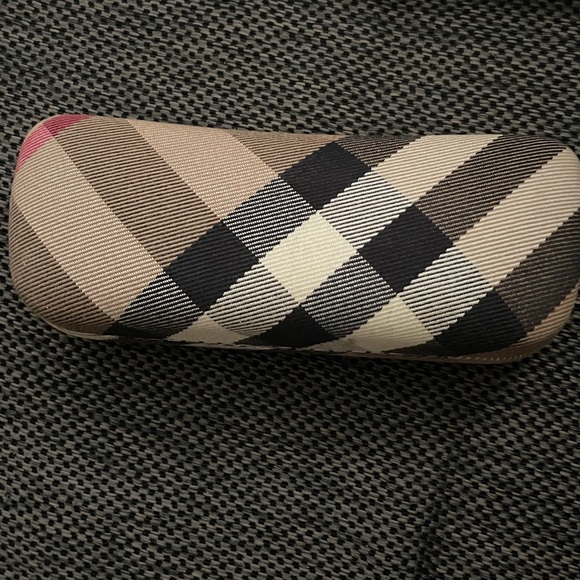 Burberry eyeglass case - Picture 4 of 8